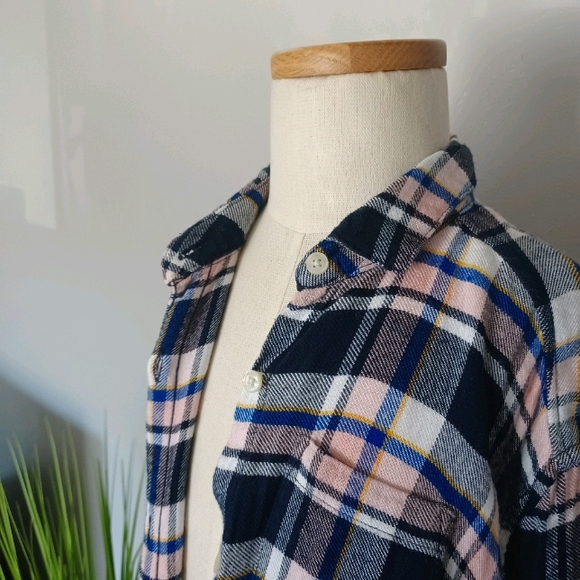 Old Navy Plaid Button Down Shirt - Picture 2 of 6